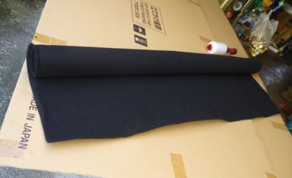 画像1: 伸びるスピーカーBOXカーペット 毛短柔質タイプ 135cmX180cm（黒色） (1)