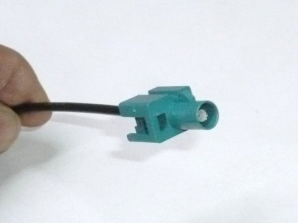 画像2: ブースター付きアンテナ変換ケーブル BAADIN22 VW/BMW用 (2)